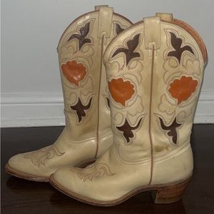 Vintage cowboy boot size 37.5 scuff on toes but super cute